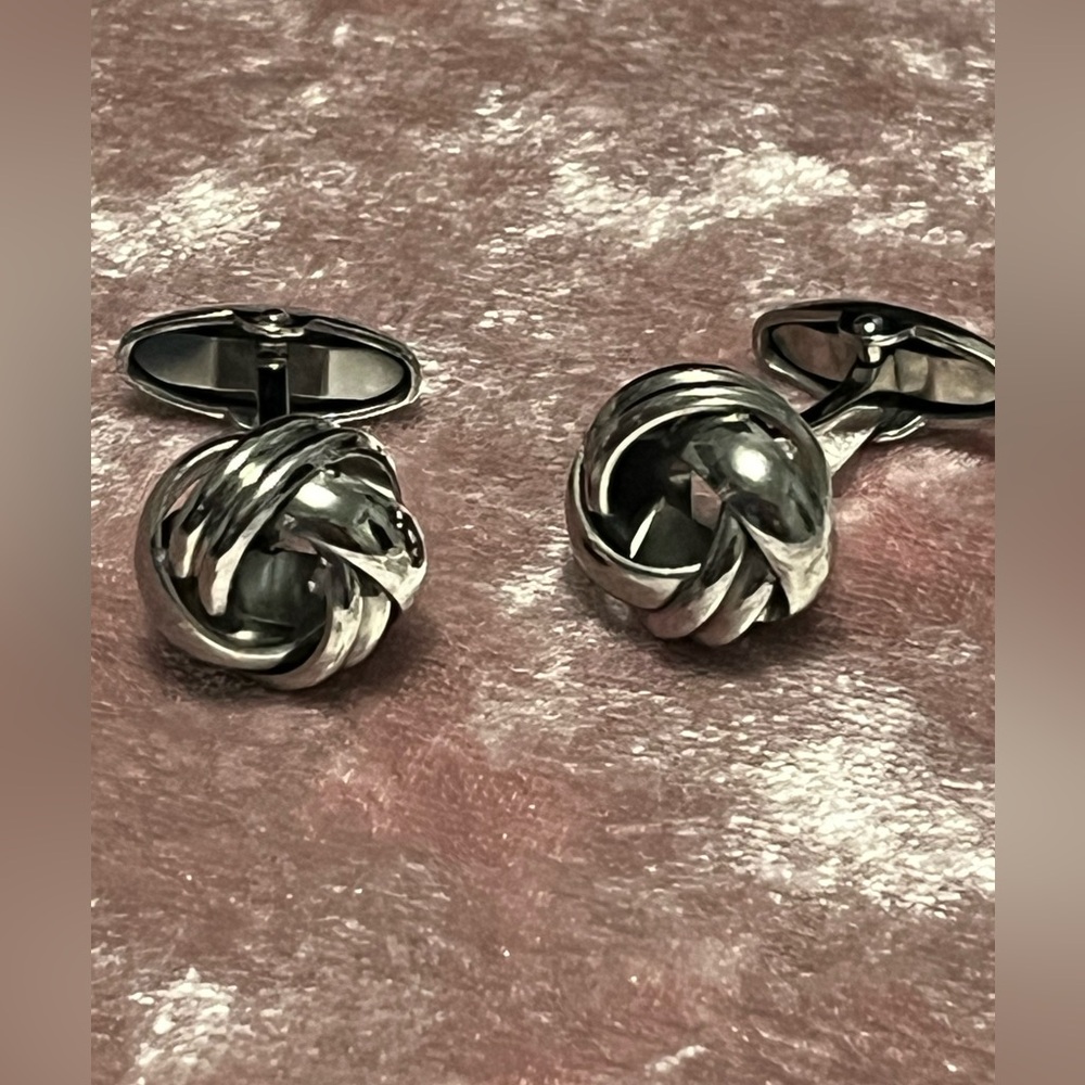 Sophisticated Silver Knot Cuff Links with Toggle Bar - Picture 2 of 6